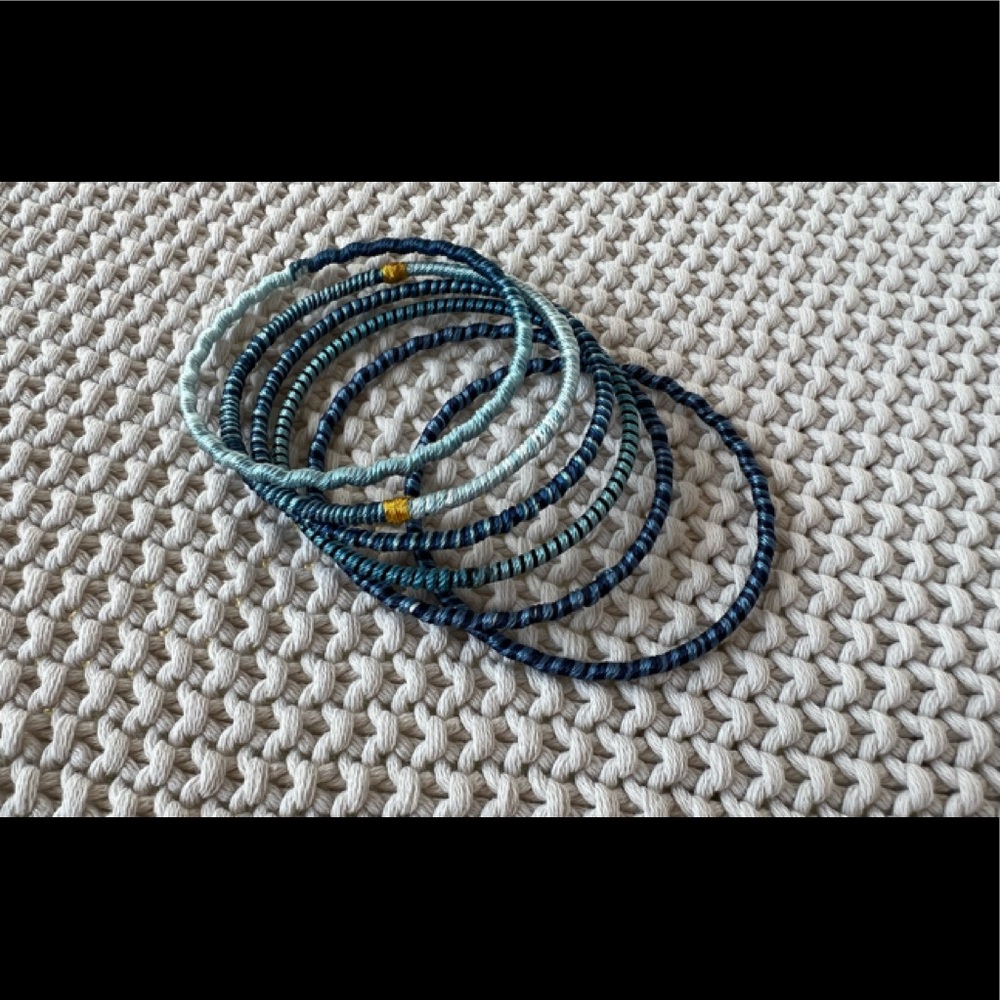 Blue threaded bangles